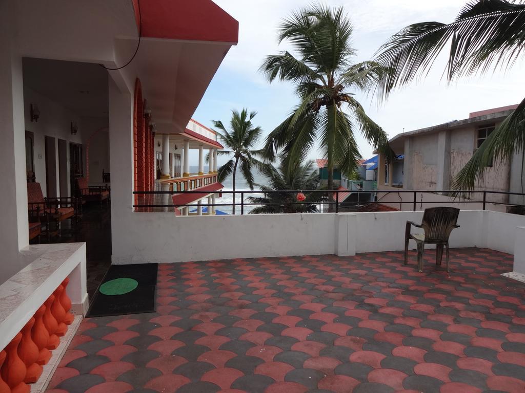 Hotel Sea View Palace - The Beach Hotel Kovalam Buitenkant foto