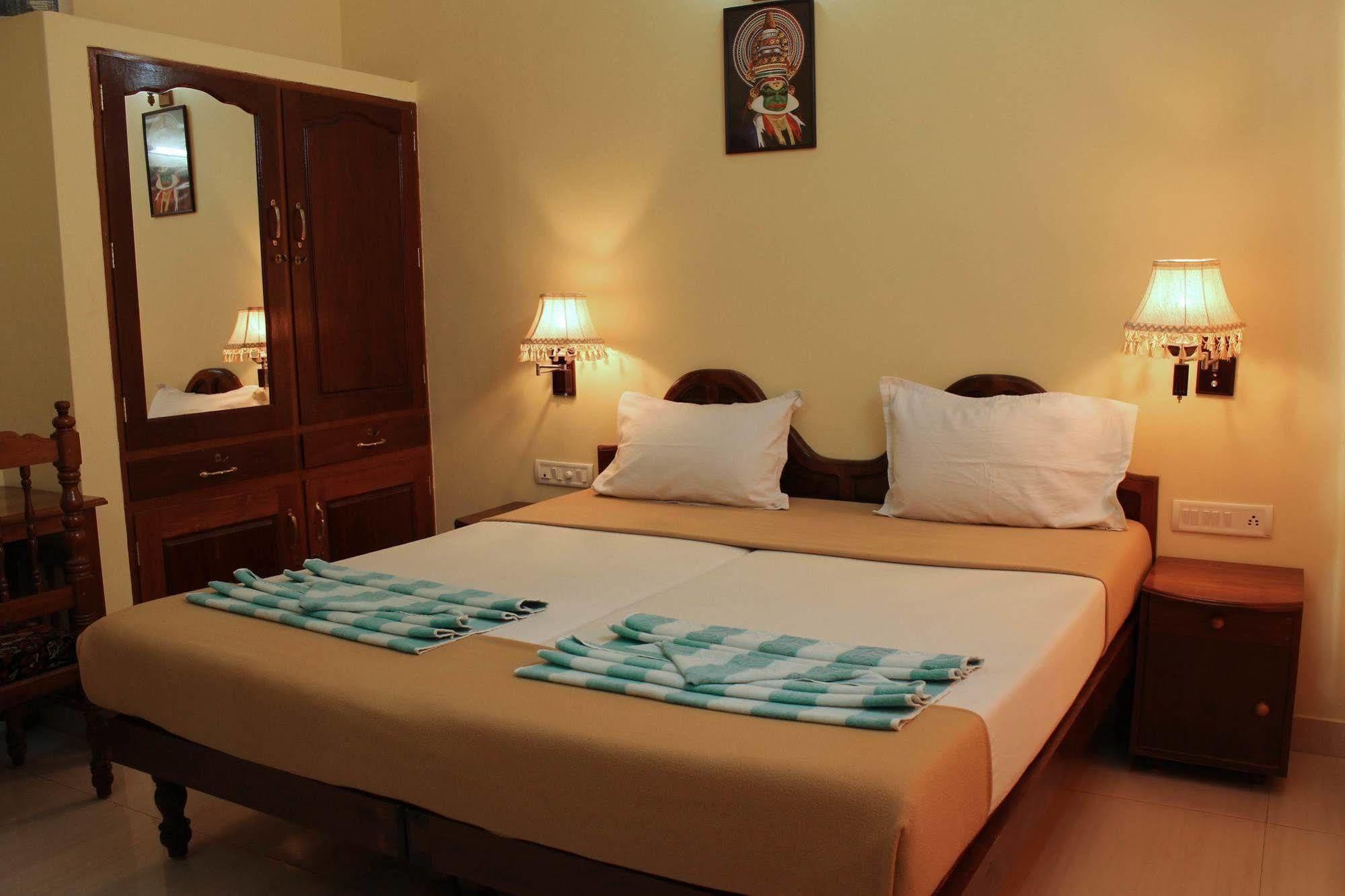 Hotel Sea View Palace - The Beach Hotel Kovalam Buitenkant foto
