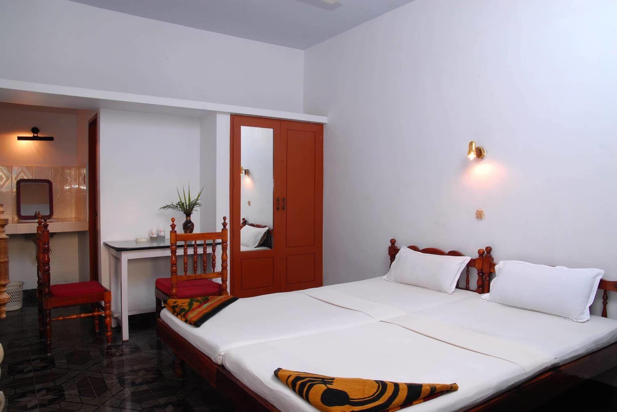 Hotel Sea View Palace - The Beach Hotel Kovalam Buitenkant foto