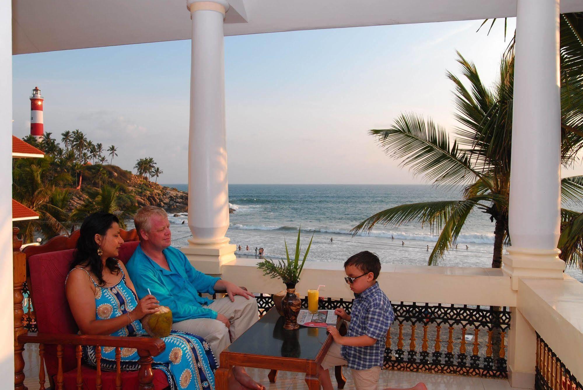 Hotel Sea View Palace - The Beach Hotel Kovalam Buitenkant foto