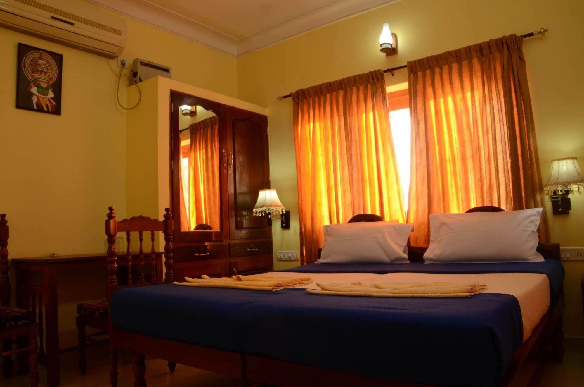 Hotel Sea View Palace - The Beach Hotel Kovalam Buitenkant foto